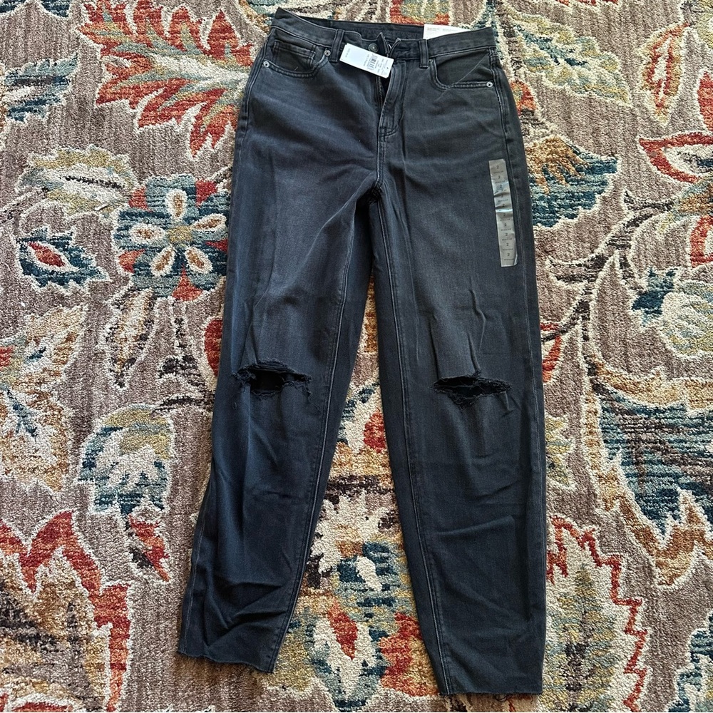 American Eagle Size 2 Black Distressed Mom Jeans